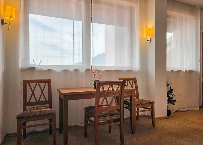 Edel View! 1br Ap With Mountain View In Apartment